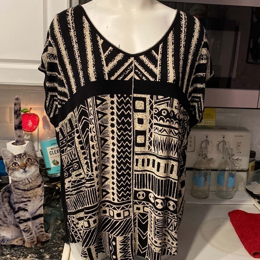 A womens Vanilla Sugar casual stretch cap sleeve regular size top XL